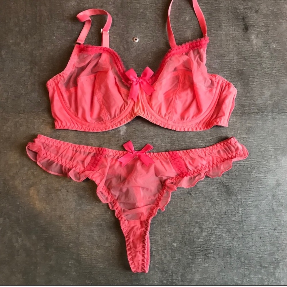 Agent Provocateur 34D size 3 bottom set